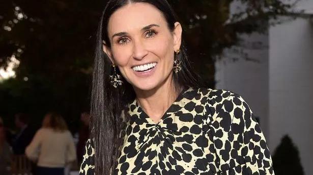 人鬼情未了|《人鬼情未了》女主晒素颜出浴自拍，粉丝惊呼“冻龄女神”