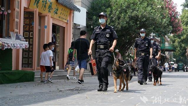 周新聊情|武汉出动328警力在商圈巡逻布控，保障节日安全有序