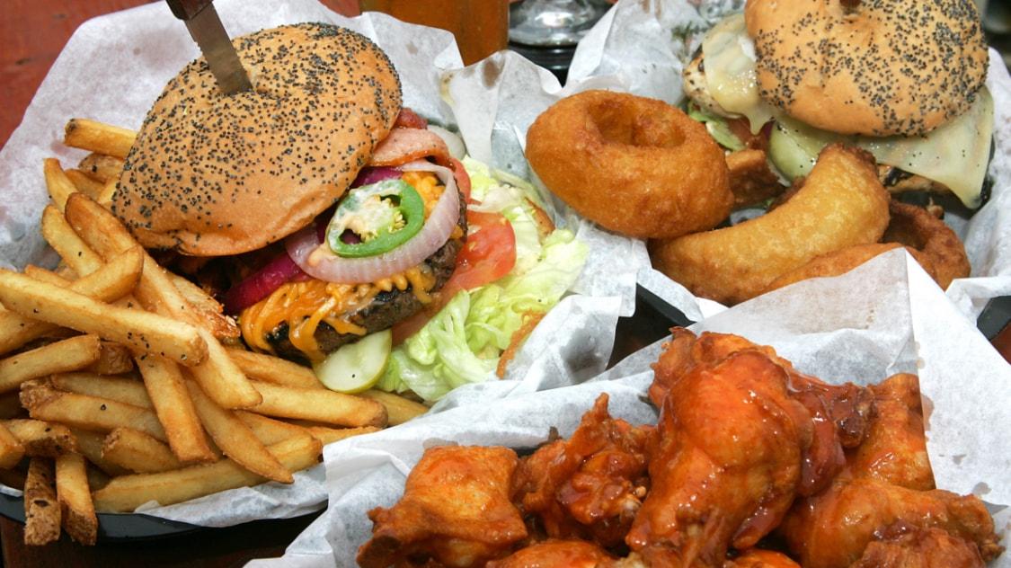 饺子|美式快餐正在摧毁一些人，我们应该警醒它对中国的入侵吗？