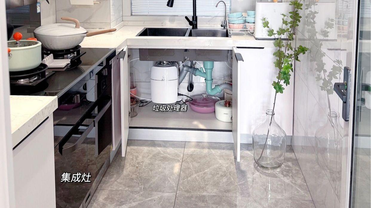 不顾家人反对，坚持买下顶楼复式，140平装修花了22万，行内人：这效果值了！