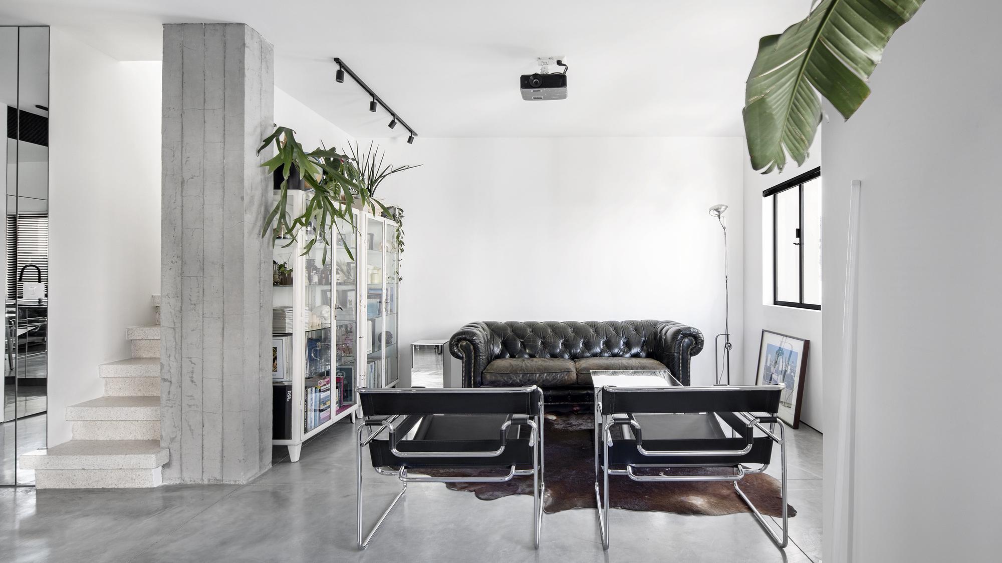 小复式运用镜面打造现代时尚感