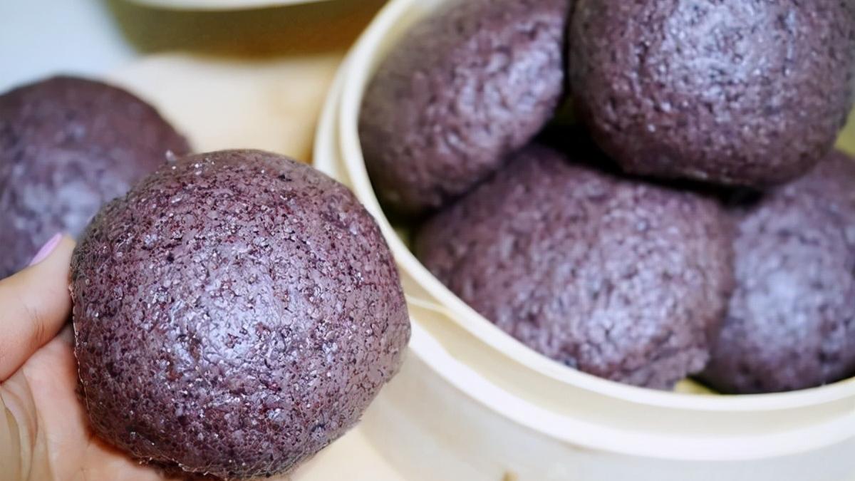 黑米|吃惯了白馒头，试试黑馒头吧，黑米和白面的完美搭配，很香哦！