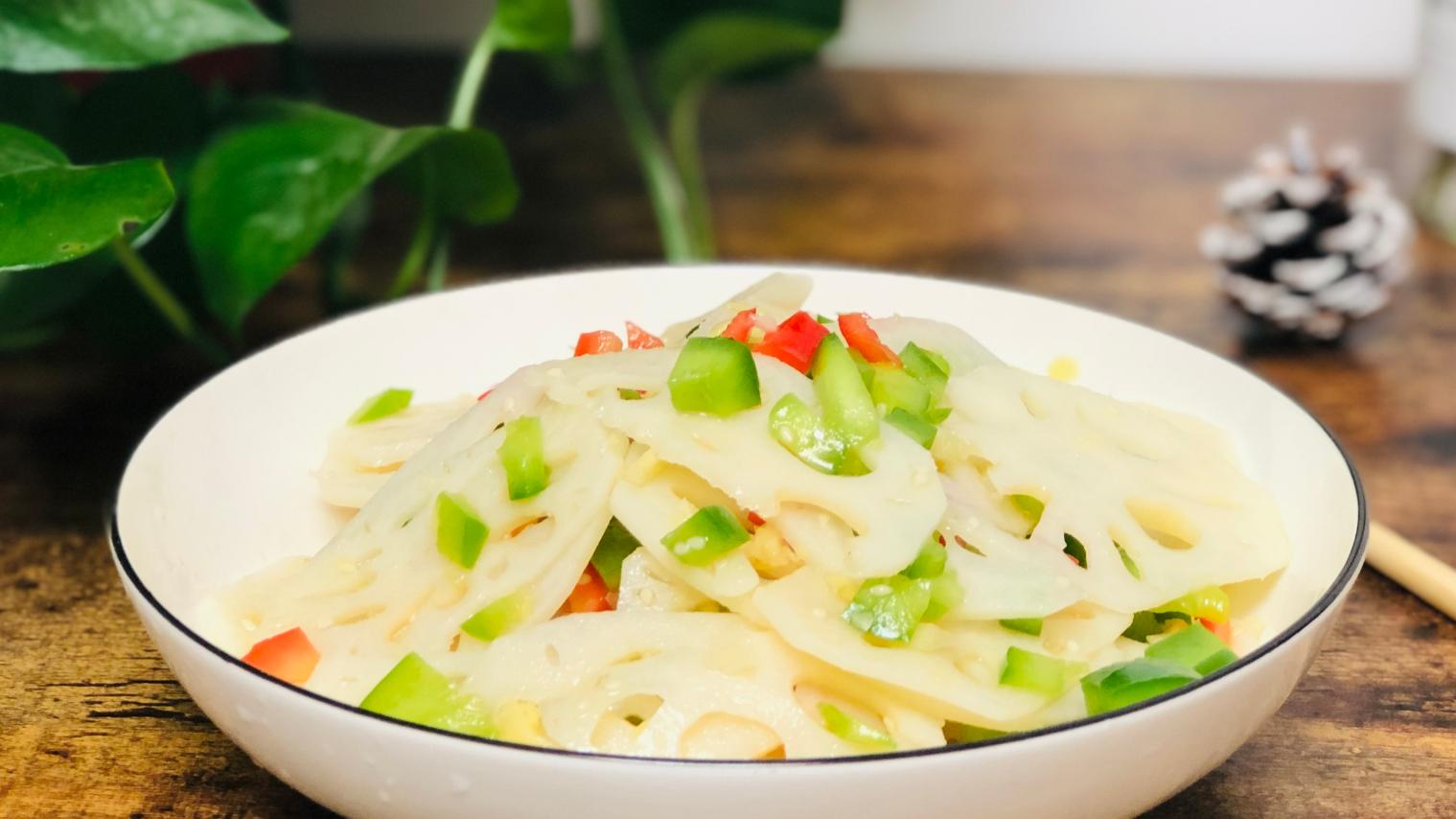 蘑菇|做凉拌藕片时，牢记“2放3不放”原则，藕片清脆爽口，还不易发黑