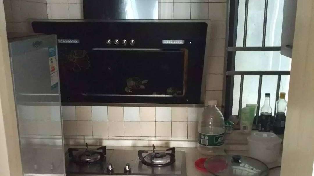 设计师改造35㎡超小户型，瞬间变成日式拉面馆，网友：好想吃一顿