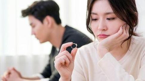 倪密心理学|与丈夫长期闹矛盾，36岁女性与邻居有婚外情，倒贴之后却人财两空