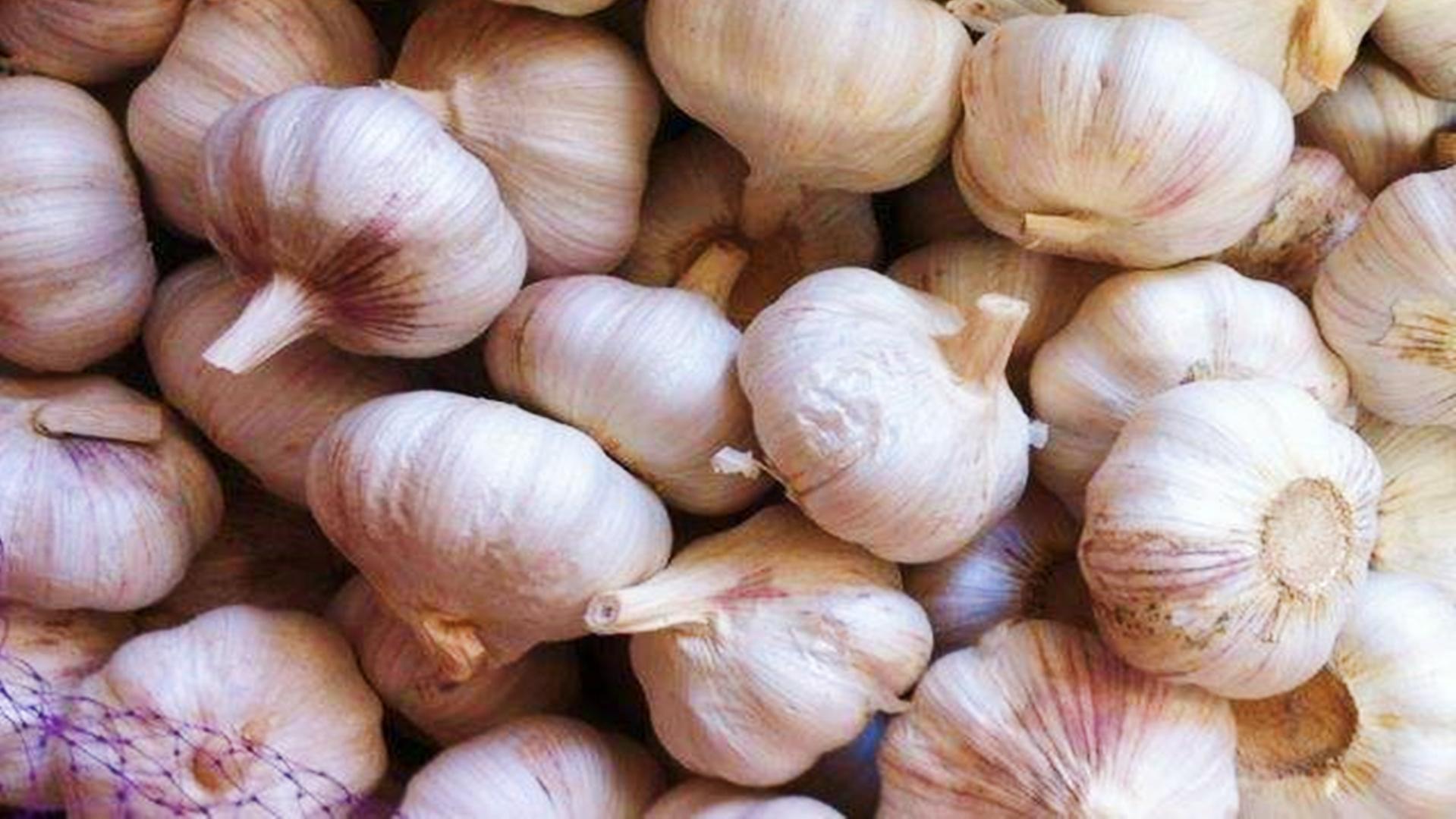 买蒜时，选择“大蒜”还是“独蒜”，老菜农：教你区分正确选购