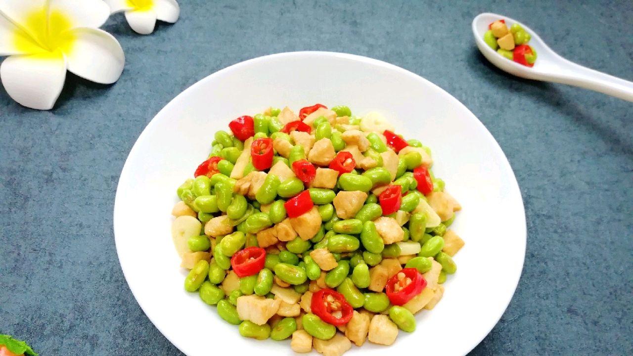 眼线 减肥期间就吃毛豆炒鸡丁，低脂营养，口味清淡，多吃不怕胖