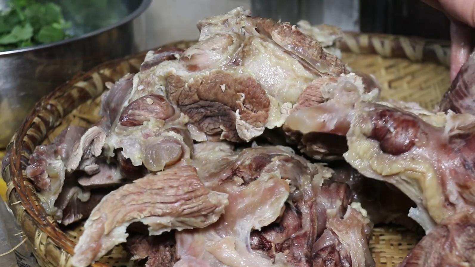 牛肉|甘肃岷县豪华早餐，一顿40元，牛肉按块卖“豪横”