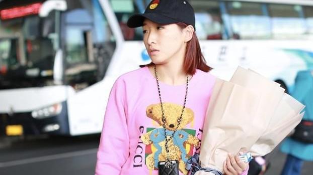 穿衣搭配|没得金牌的刘诗雯脱下队服也可爱，休闲造型太舒适，低马尾显元气