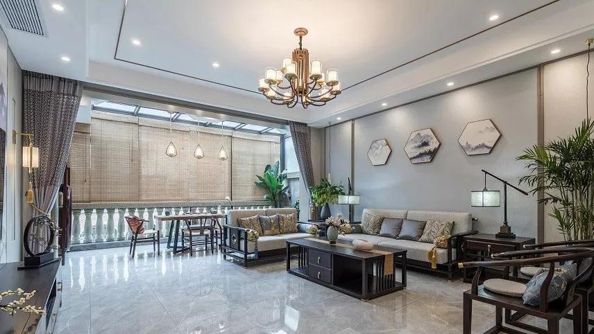 阳台门可以装修的时候不装，以后再安装吗？这样好不好？