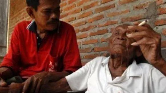 情窦初开的青春|146岁老人被死神遗忘，棺材放了20年，因忍受不了孤独绝食自尽