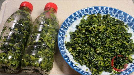 酸菜|腌制酸菜原来超简单，只需要盐和三个矿泉水瓶，又酸又脆久放不坏