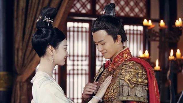 窦骁|3个男演员穿女装，任嘉伦“滑稽”，李易峰“辣眼”，窦骁最惊艳