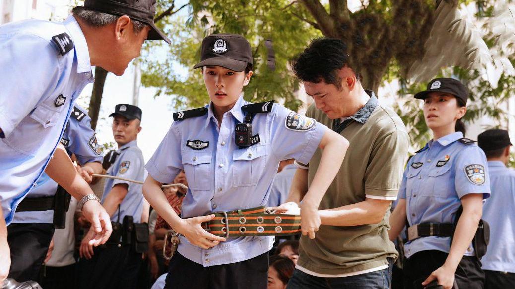 警察荣誉|《警察荣誉》派出所的民警为什么普遍不带枪？把枪丢了可就麻烦了