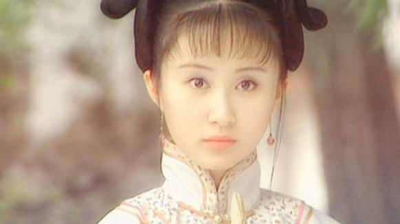 董璇|娱乐圈过气女明星，沦落到吃老本、啃女儿、结婚卖喜糖