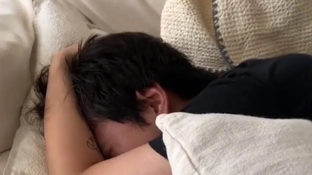 面包|舍不得吃的排骨放坏了，上海小伙崩溃大哭，葱花打翻了也粒粒捡起