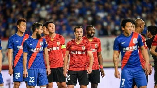 中国足球|知名媒体人最新报道引爆争议，球迷吐槽：中国足球就是个笑话