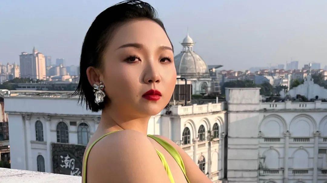 辣目洋子|140斤的辣目洋子，和98年帅哥谈恋爱，谁嫉妒了？