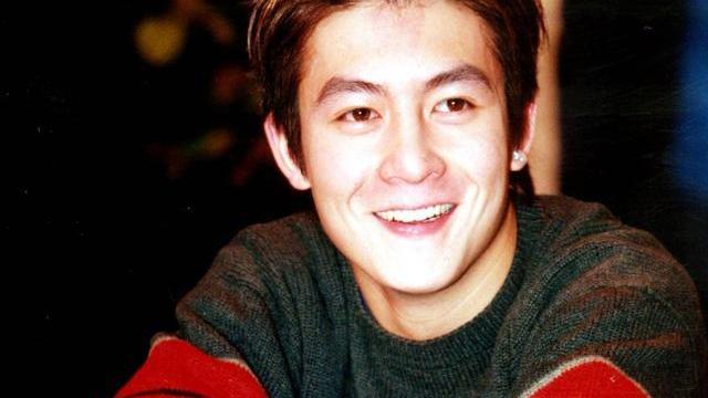 陈冠希|41岁陈冠希被粉丝国外偶遇，状态进一步老化，年轻时越帅越易老？