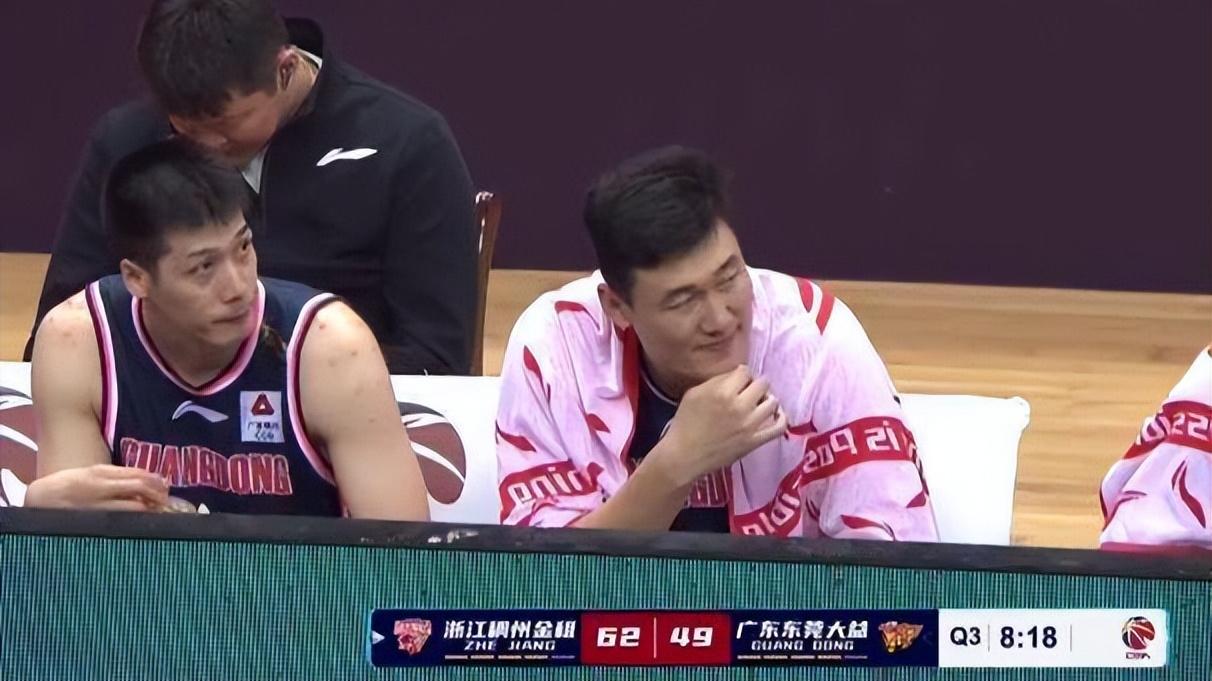 教练|朱总闷头看手机？他的权力有限，更像是公司的“采购员”