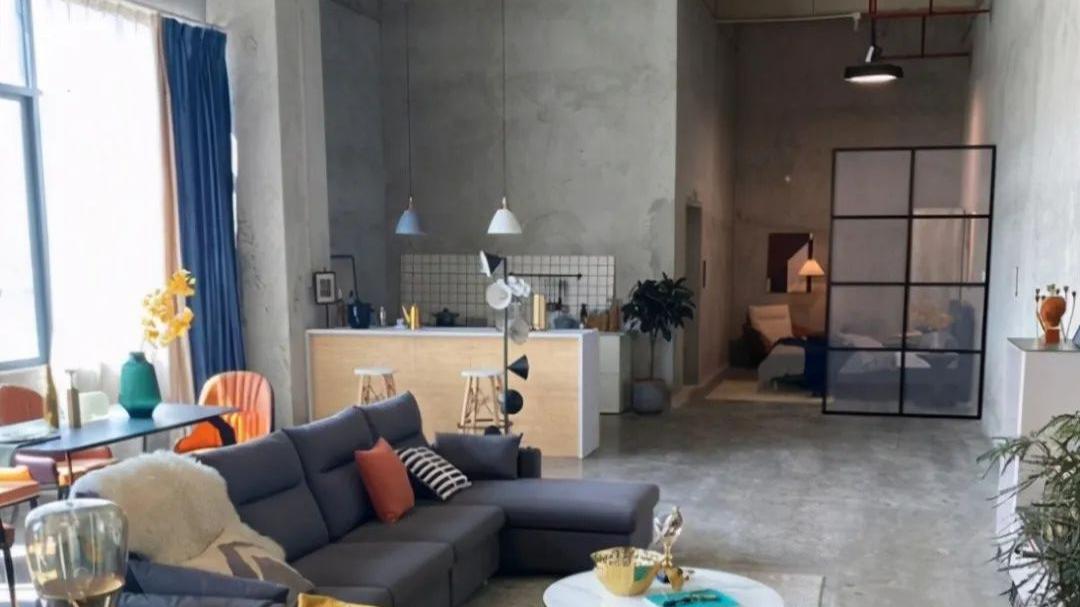 毛坯房直接布置软装，这效果也太漂亮了吧！水泥地光滑如同镜面