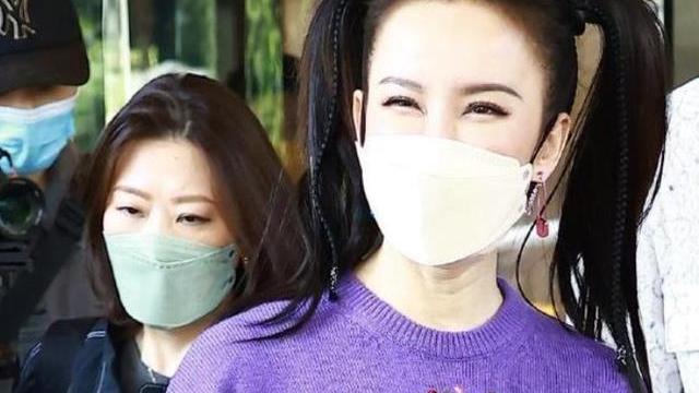 李玟|47岁李玟晒出近照，酒后热舞野性又霸气，脸色红润状态好