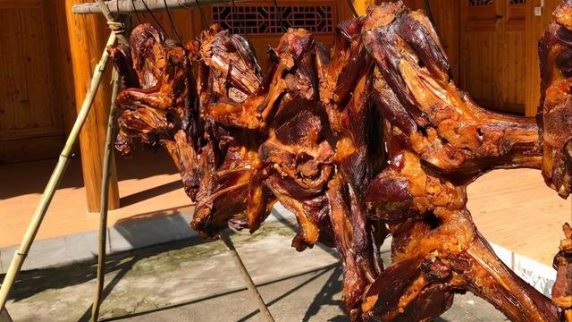炖排骨|河南新媳妇第一次给全家人做饭，满满一桌全是肉，婆婆却一口不吃