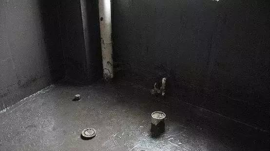 梅雨季来临，好担心地板被泡，墙长黑斑，家里同样需要做防水