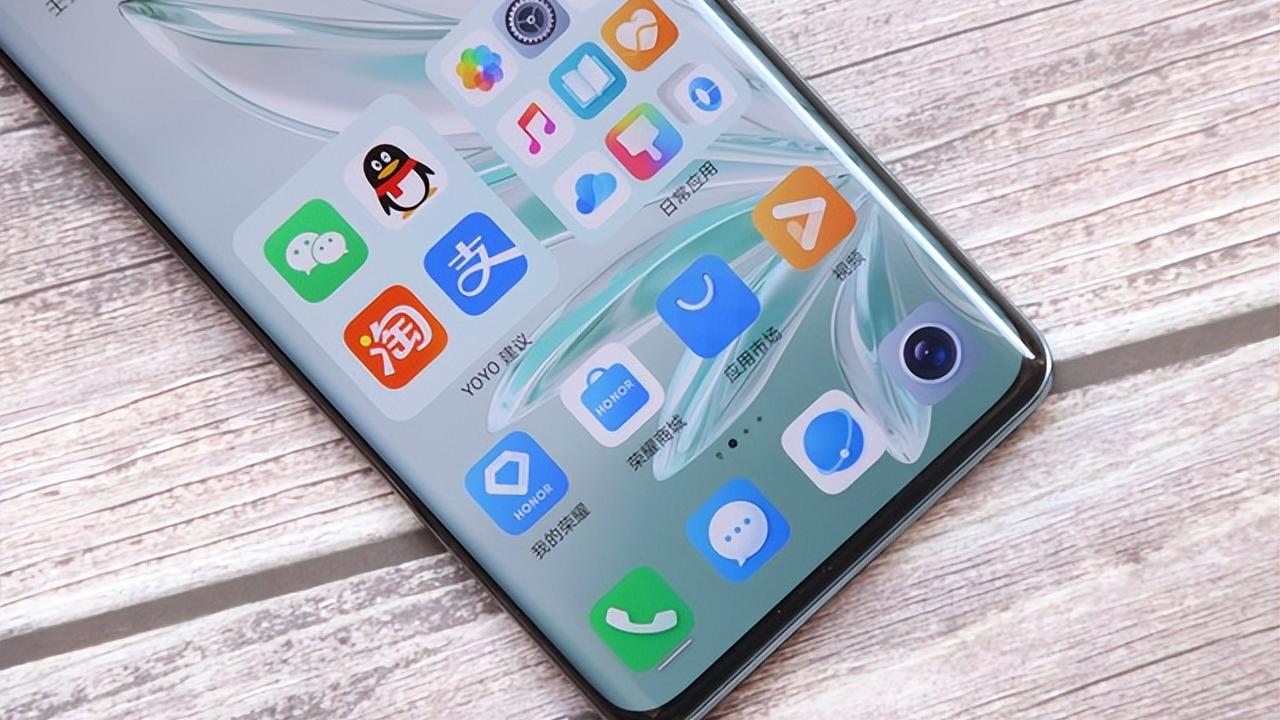 荣耀|开卖仅三个月下跌700元，256GB+100W闪充，荣耀新旗舰售价更亲民