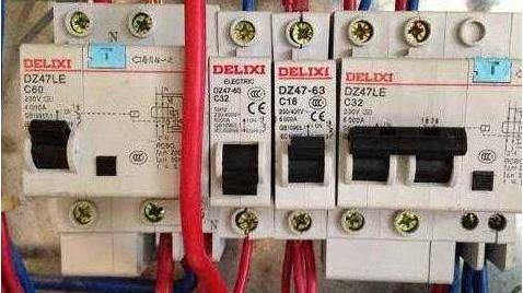 电源开关这样装，入住后才不容易跳闸，老师傅都是这样装