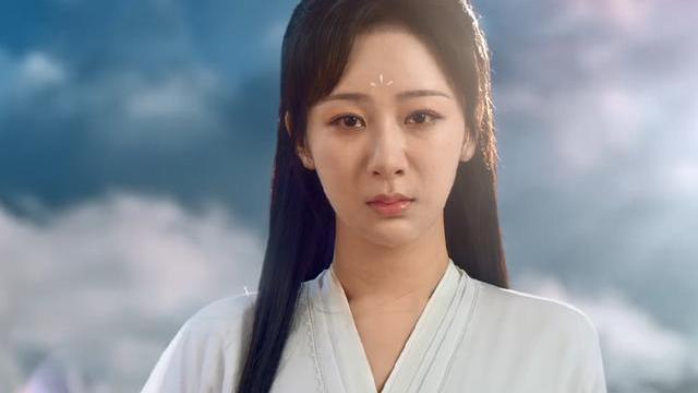 杨紫|明星在高清镜头下的脸部状态：杨紫下巴出现凹坑，王一博鼻梁透光