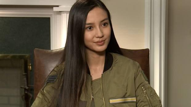 Angelababy|杨颖采访时坦言：既然老天给了我这个容貌，那我就值8000万这个价