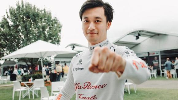 周冠宇|F1记者: 周冠宇的表现比米克强，而且他还是个新秀