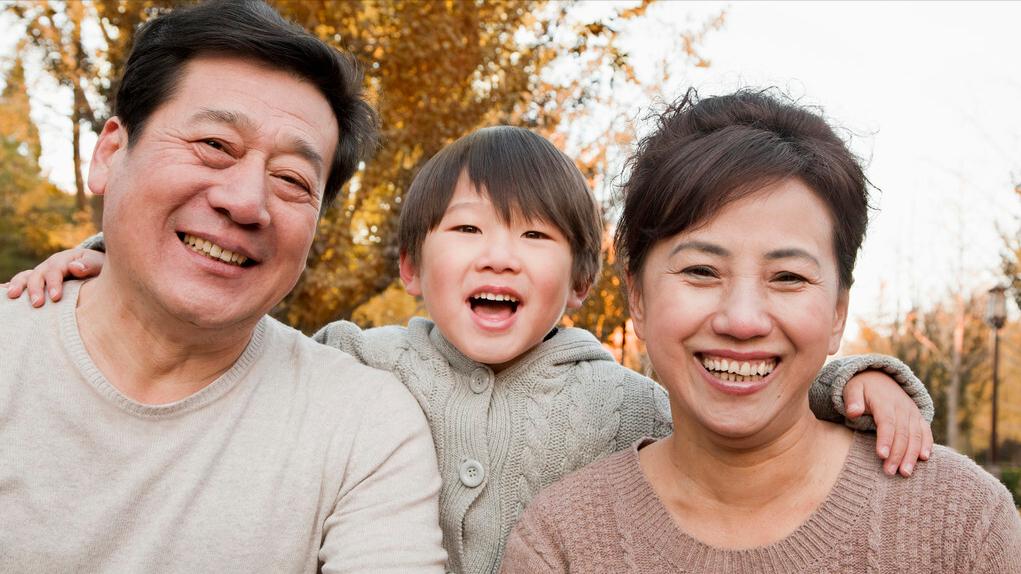 退休金|57岁退休阿姨哭诉：我每个月退休金7千，却连200元钱都拿不出来