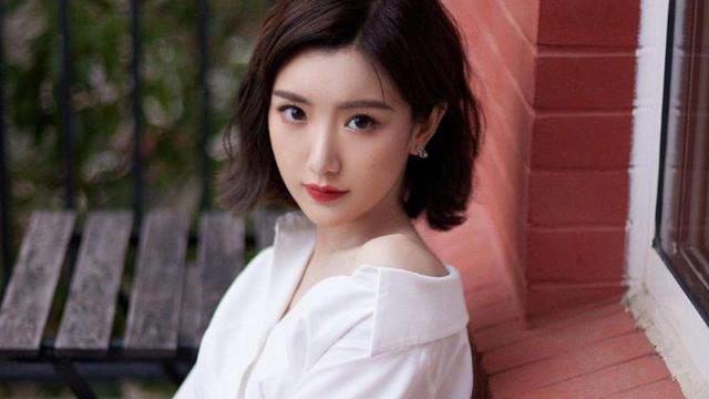 毛晓彤|曾被父亲勒索五千万，痛快手撕渣男，现如今登上央视春晚舞台