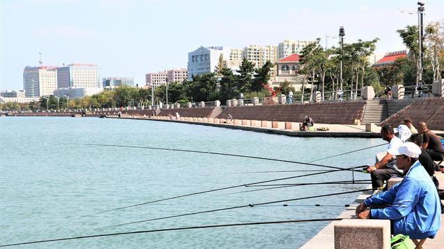 饵料|初春钓鱼抽窝越多、鱼离窝点越远？用长竿钓远，怎样抛竿比较好？