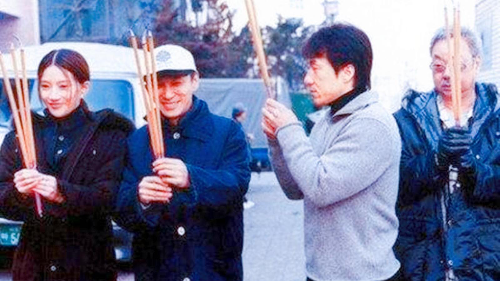 成龙|演员拍戏时，照片被当“遗像”不忌讳吗？导演有妙计