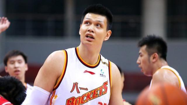 青岛男篮|曝下赛季多位CBA名将离队，投奔新东家，哪只球队会最快出手呢？