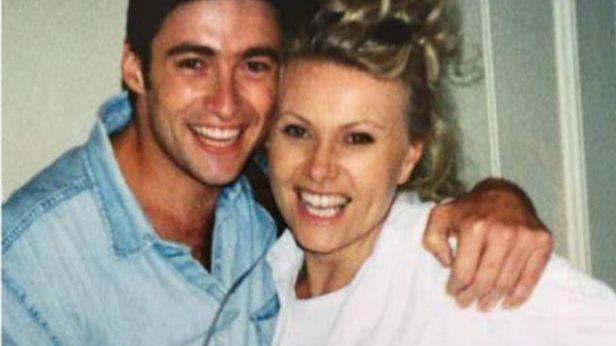 程愫|“金刚狼”的爱情：27岁娶40岁的妻子，为了她不要孩子，恩爱26年