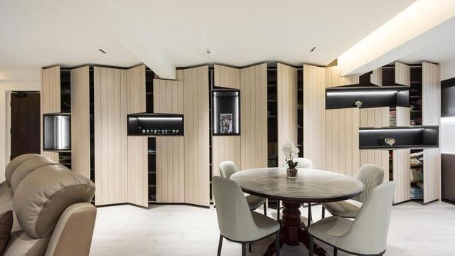 130的房子，餐厅对面一整面墙多功能柜，我确定当初的决定没错