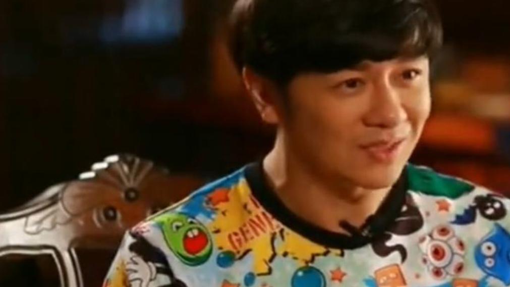 陈浩民|陈浩民夫妇再惹争议，亲口说剩饭给保姆吃，一言不合就关闭直播间