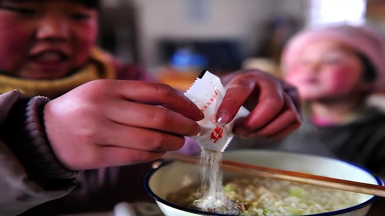 饼干|无论男性女性，要想摆脱水桶腰，劝你戒掉这3种零食，抑制肥胖