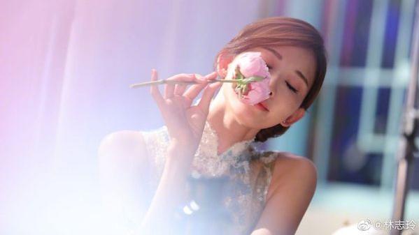 林志玲|林志玲儿时「甜美妹妹头」照片超萌！练泡茶优雅画面曝光