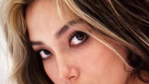 谷爱凌|谷爱凌与路人吃饭照曝光！白里透红露香肩，手上粗跟金链超显眼