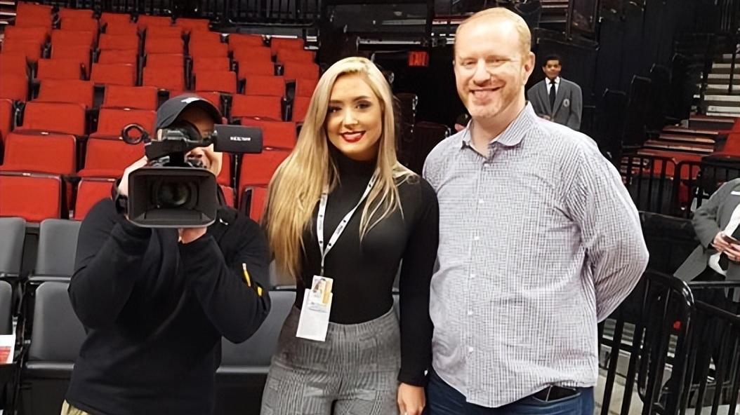 勇士|甜蜜爱情！勇士29岁探花情牵漂亮女友，颜值超高身材不输卡戴珊