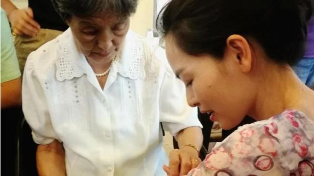 针灸|针灸医师万方琴，从事针灸临床 50 多年，被患者尊称为“万一针”