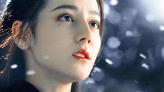 杨紫|电视剧《与君初相识》，热巴男装造型还挺英气的，不难看