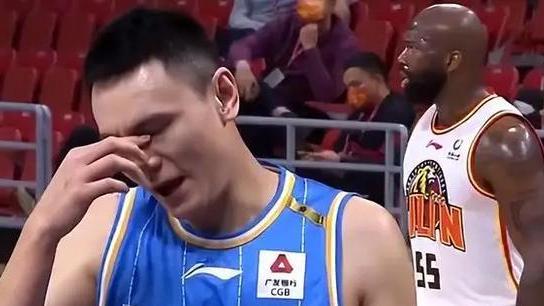 吉林男篮|吉林男篮淘汰北京首钢，最后12秒琼斯一动作，秦晓雯脸色挂不住了