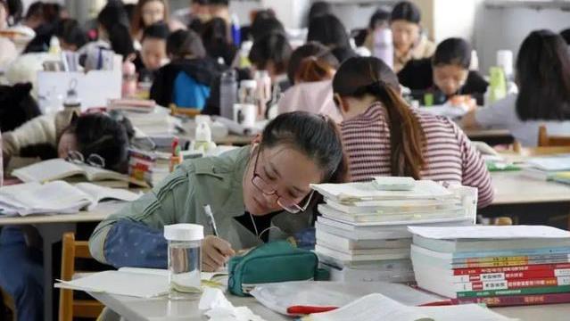 |“啃老”出现新花样，家长根本没感觉，还在感叹子女有出息了