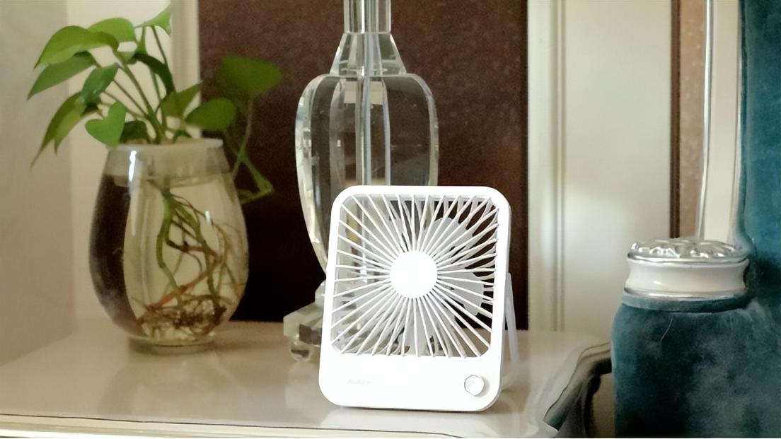 |身材娇小，风力十足，团宠便携小风扇到底值不值得入？